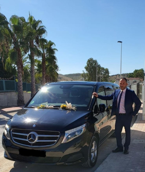 A picture of this transfer company's vehicle