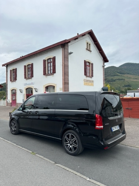 A picture of this transfer company's vehicle