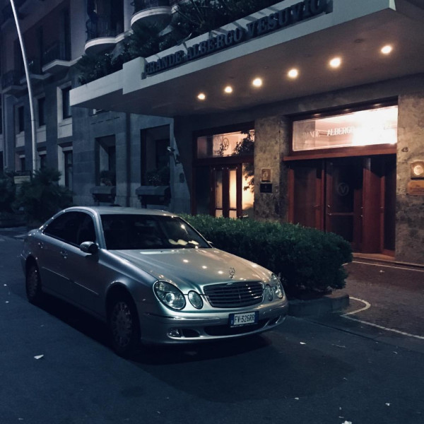 A picture of this transfer company's vehicle