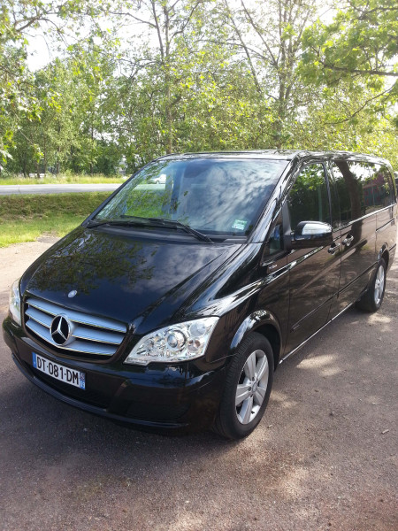 A picture of this transfer company's vehicle