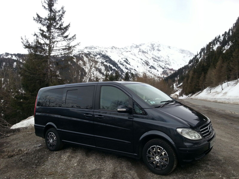 A picture of this transfer company's vehicle