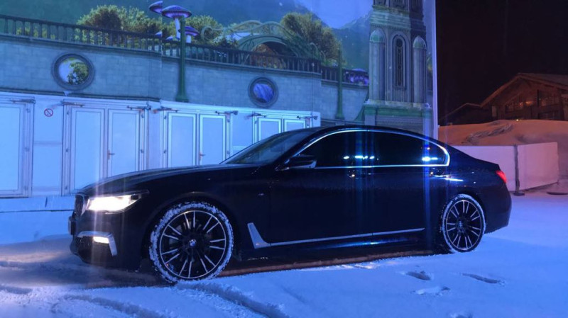 A picture of this transfer company's vehicle