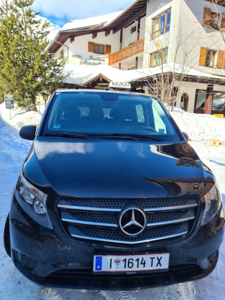 A picture of this transfer company's vehicle