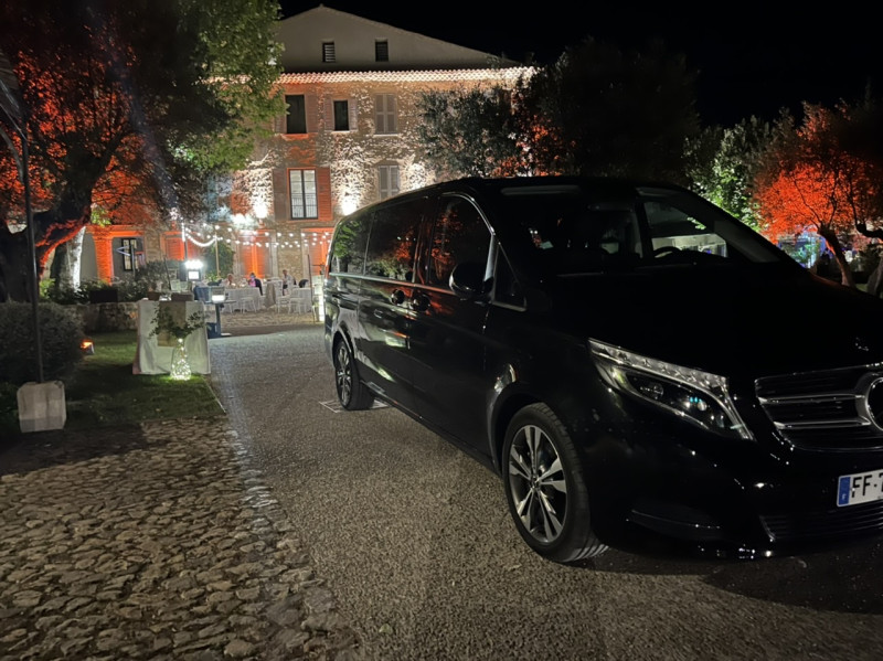 A picture of this transfer company's vehicle