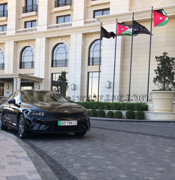 A picture of this transfer company's vehicle