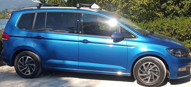 A picture of this transfer company's vehicle