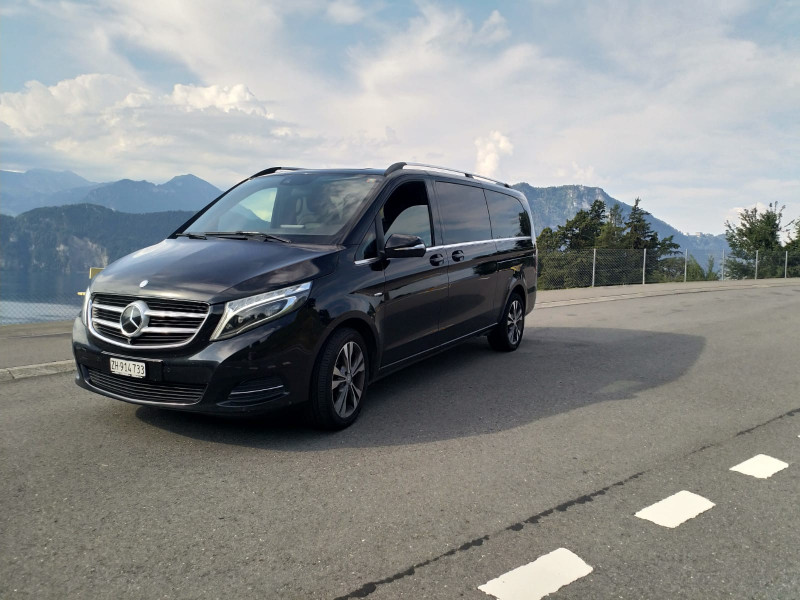 A picture of this transfer company's vehicle