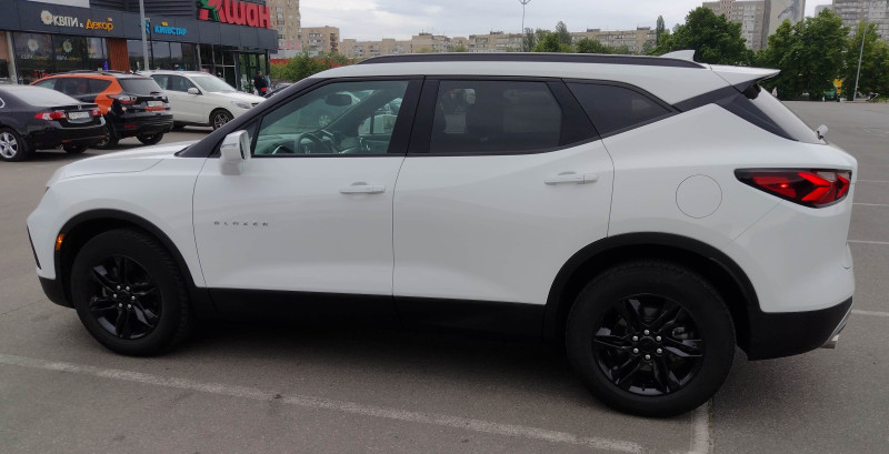 A picture of this transfer company's vehicle