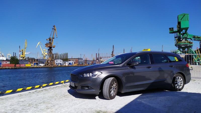 A picture of this transfer company's vehicle