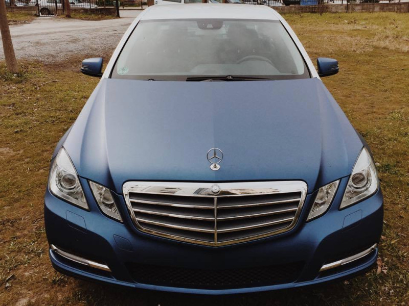 A picture of this transfer company's vehicle