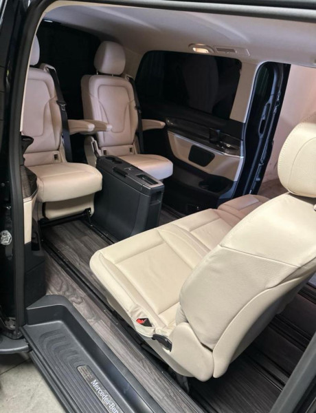 A picture of this transfer company's vehicle