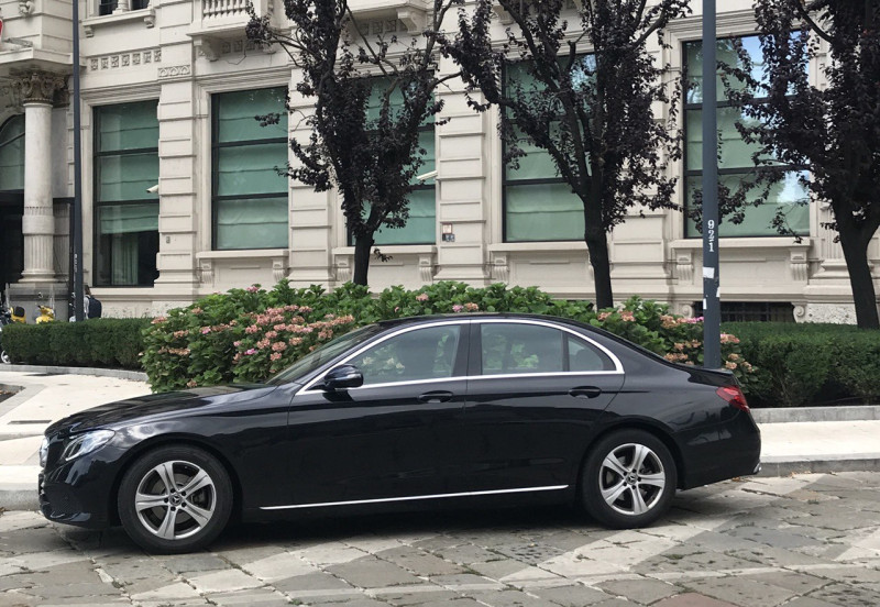 A picture of this transfer company's vehicle