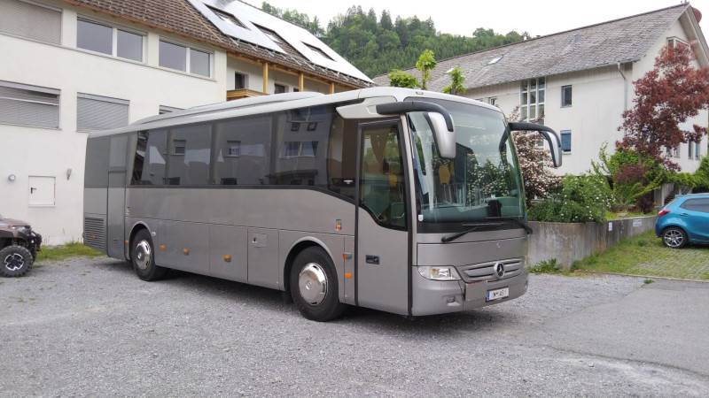 A picture of this transfer company's vehicle