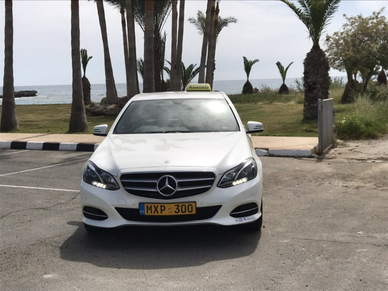 A picture of this transfer company's vehicle