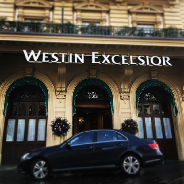 A picture of this transfer company's vehicle