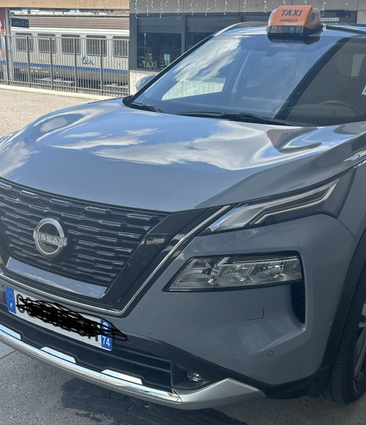 A picture of this transfer company's vehicle