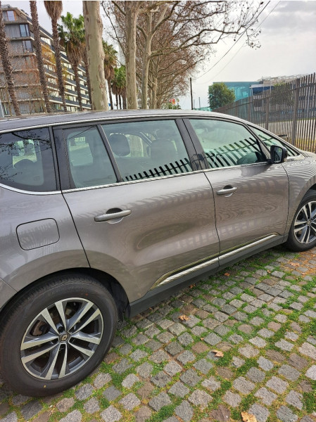 A picture of this transfer company's vehicle