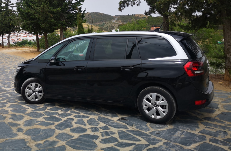 A picture of this transfer company's vehicle