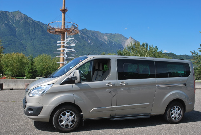A picture of this transfer company's vehicle