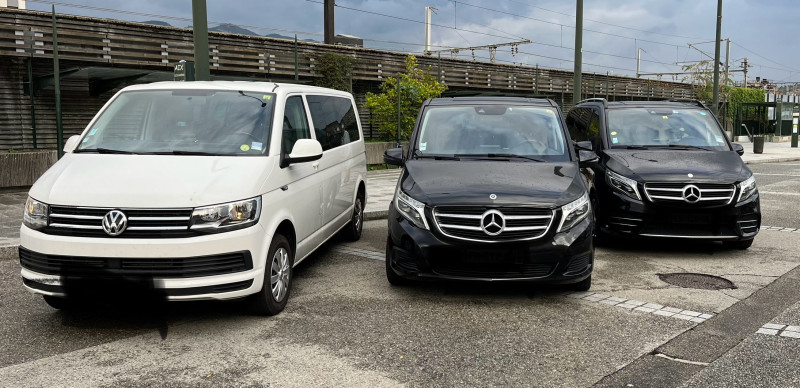 A picture of this transfer company's vehicle