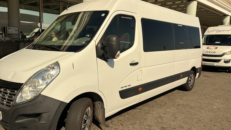 A picture of this transfer company's vehicle