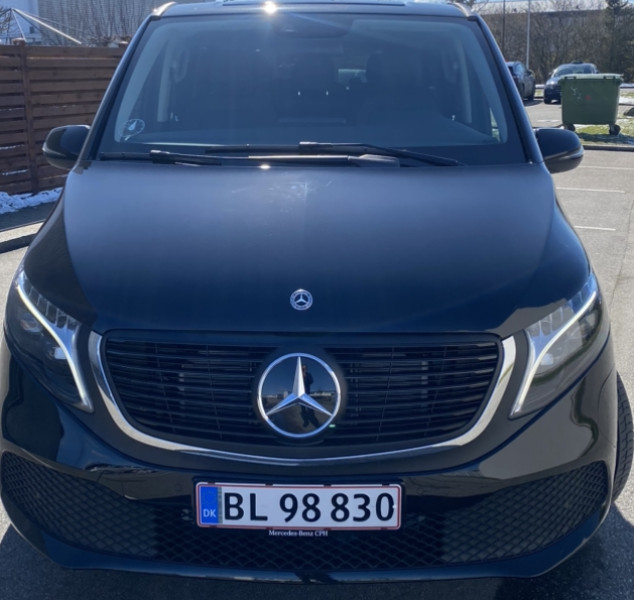 A picture of this transfer company's vehicle