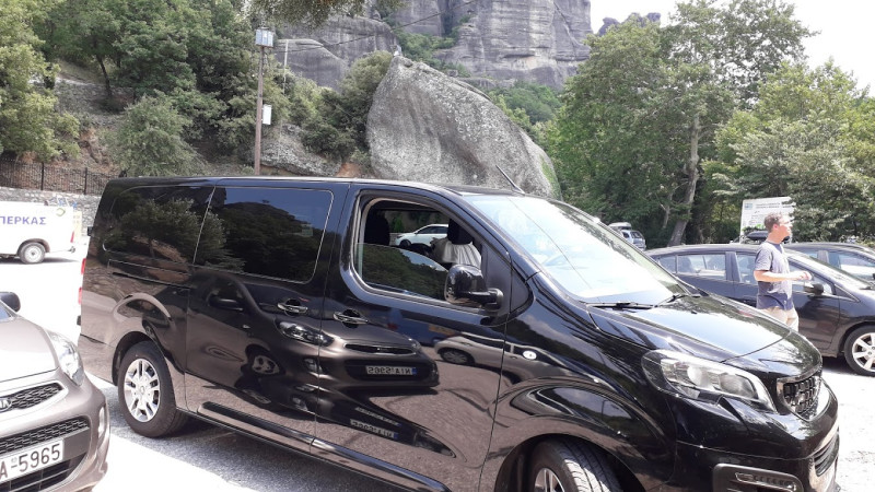 A picture of this transfer company's vehicle