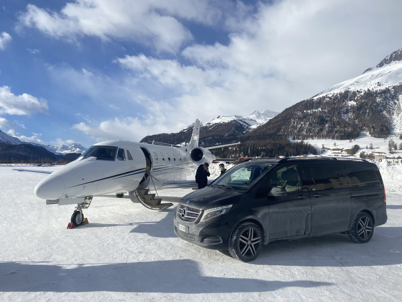 A picture of this transfer company's vehicle
