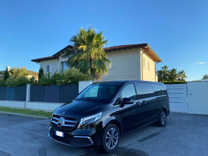 A picture of this transfer company's vehicle