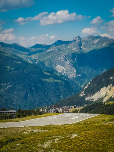 A picture of this transfer company's vehicle