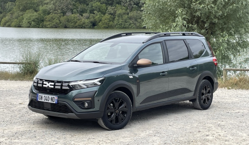 A picture of this transfer company's vehicle