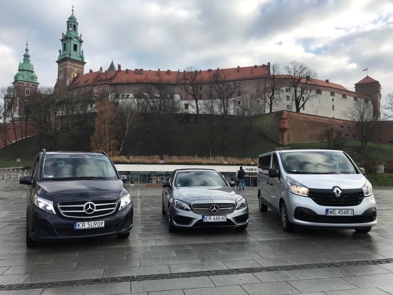 A picture of this transfer company's vehicle