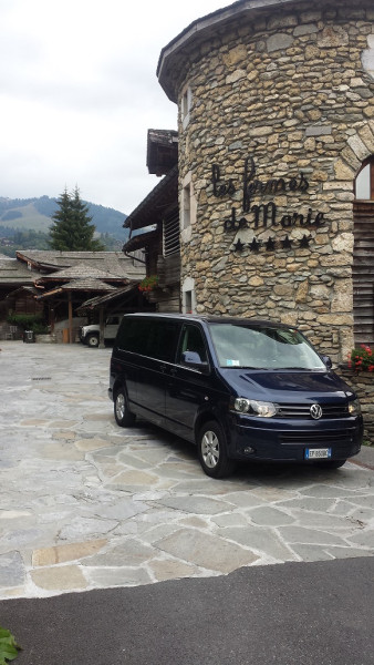 A picture of this transfer company's vehicle