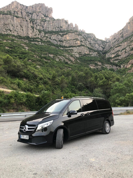 A picture of this transfer company's vehicle