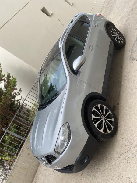 A picture of this transfer company's vehicle