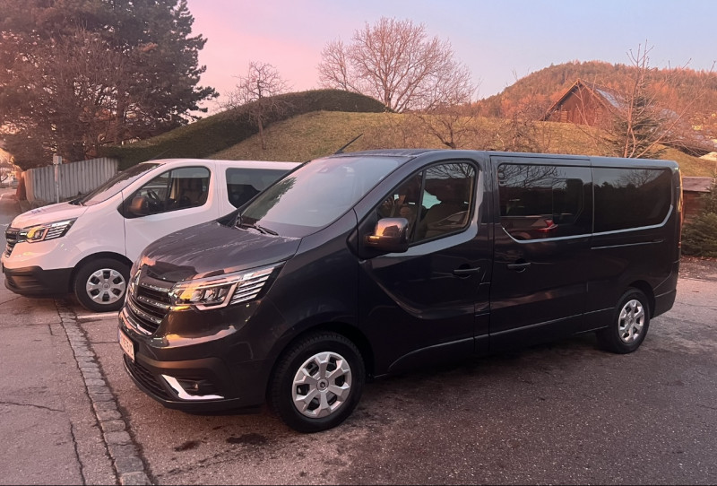 A picture of this transfer company's vehicle