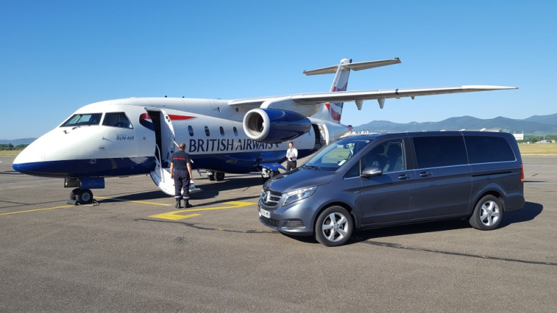 A picture of this transfer company's vehicle