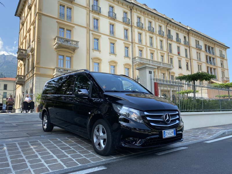 A picture of this transfer company's vehicle