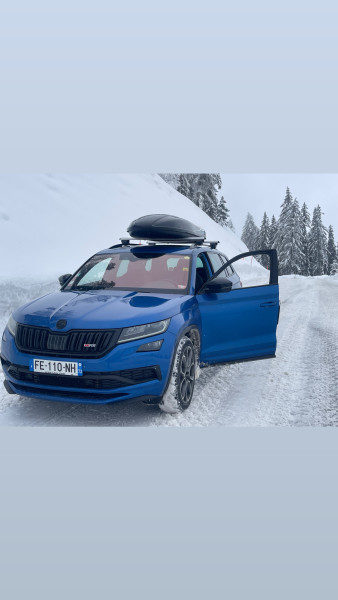 A picture of this transfer company's vehicle