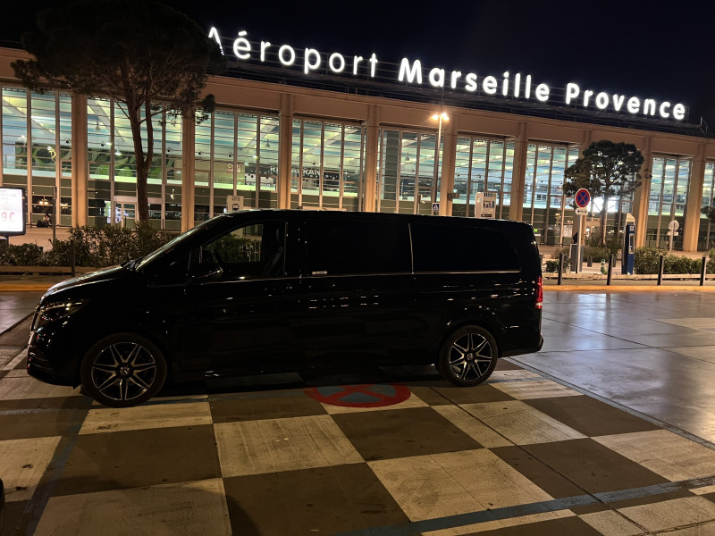 A picture of this transfer company's vehicle
