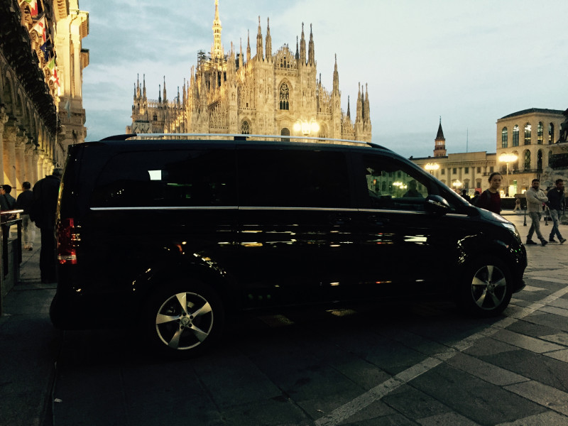 A picture of this transfer company's vehicle