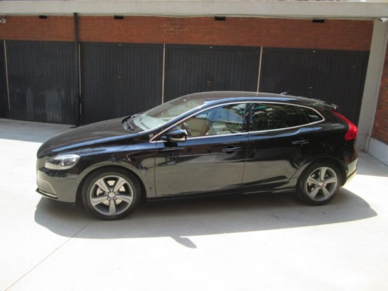 A picture of this transfer company's vehicle