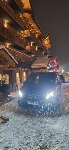 A picture of this transfer company's vehicle