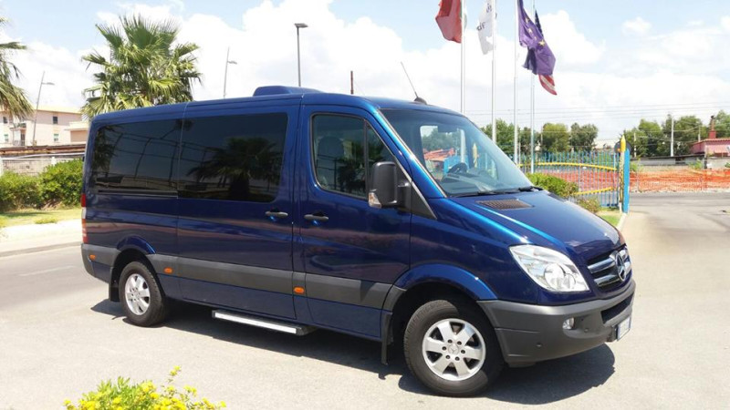 A picture of this transfer company's vehicle