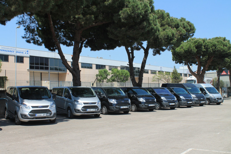 A picture of this transfer company's vehicle