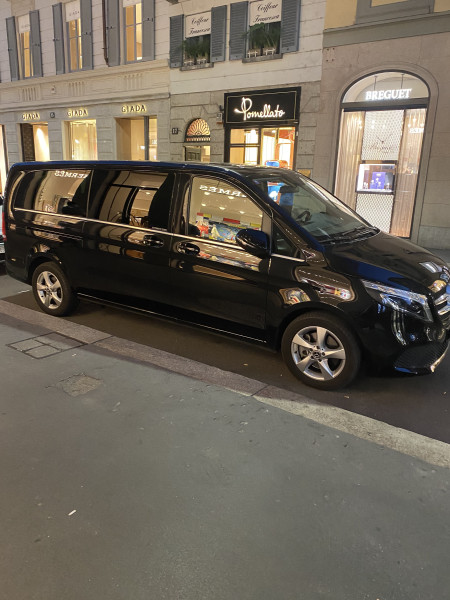 A picture of this transfer company's vehicle