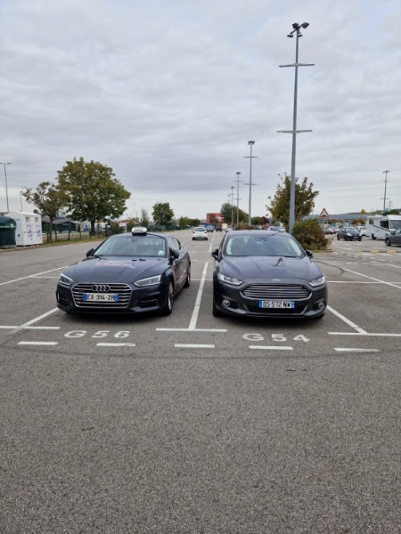 A picture of this transfer company's vehicle